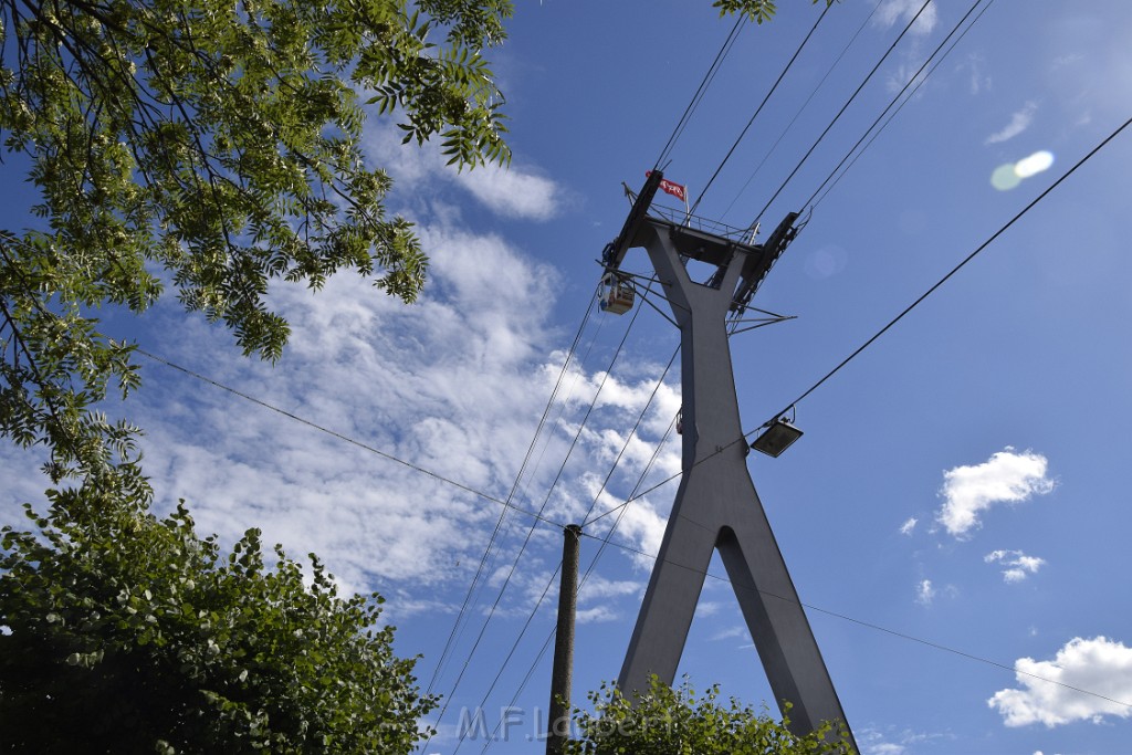 Koelner Seilbahn Gondel blieb haengen Koeln Linksrheinisch P021.JPG - Miklos Laubert